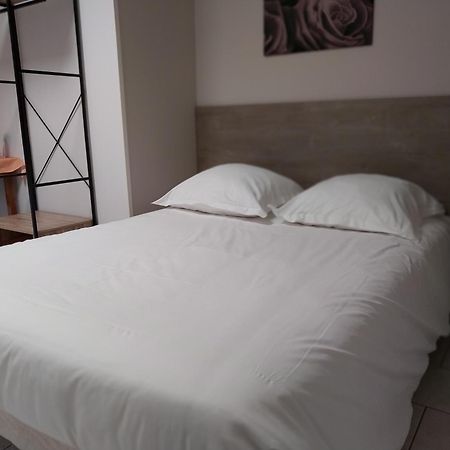 Le Petit Logis Hotel Beaumont-en-Veron Luaran gambar