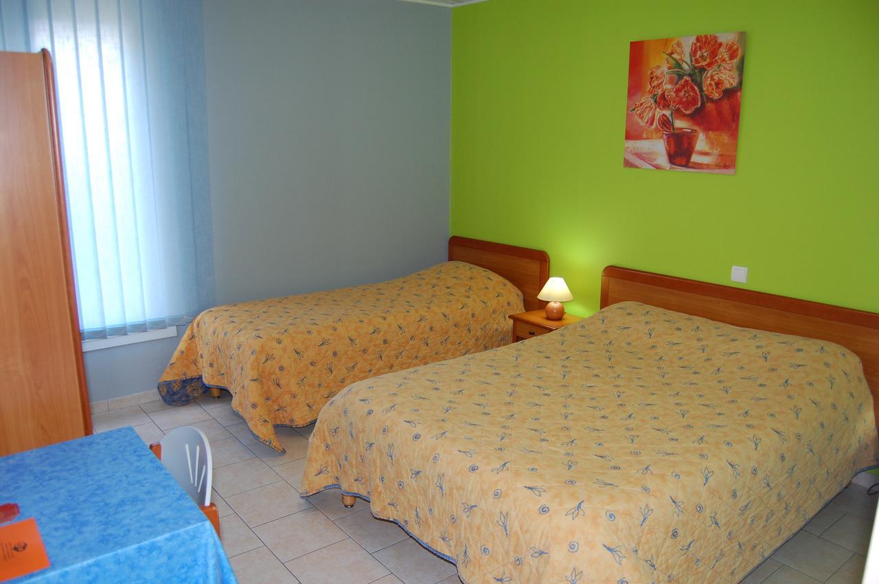 Le Petit Logis Hotel Beaumont-en-Veron Luaran gambar